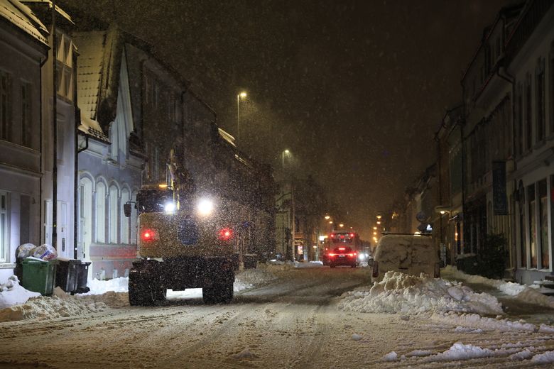 Gatene ryddes i Kristiansand mandag morgen. <i>Foto:  Tor Erik Schrøder/NTB</i>