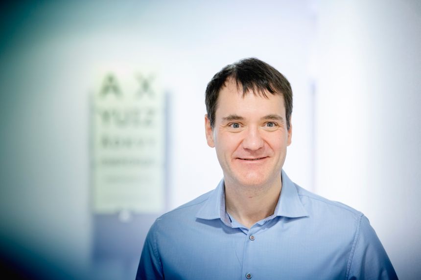 Per Inge Bjerknes i Blindeforbundet håper Norge kan finne andre løsninger enn å forby KI-briller.  Foto:  Norges Blindeforbund