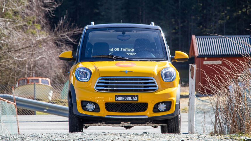 Den ser kanskje ut som en bil, men er en motorsykkel. Enova betaler deg 25.000 kroner om du kjøper en slik ny. Foto:  Marius Valle