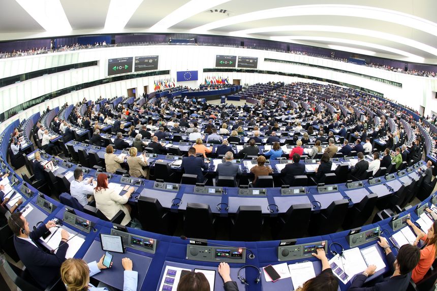 Et stort flertall i Europaparlamentet mener at EUs utslippsregler og kontrollregime også skal omfatte sokkelen. Foto: Europarlamentet mediaservice