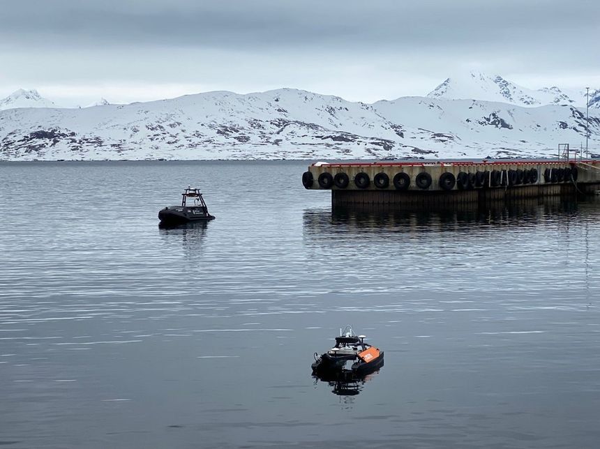 To ubemannede og autonome fartøy, Apherusa og Otter, laget av Maritime Robotics. Foto:  Asgeir J. Sørensen