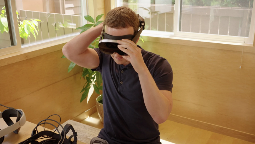 Meta-sjef Mark Zuckerberg tester en Holocake 2 – en prototyp som skal være betydelig lettere og smidigere enn mange av dagens VR-briller. Foto: Meta/Reality Labs Research