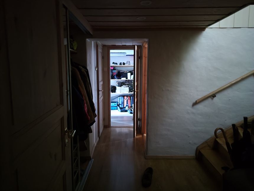 Lyset opp: Her har vi en telefon som klarer brasene i mørket. Xiaomi 12 Pro har godt mørkesyn. Foto: Odd Richard Valmot