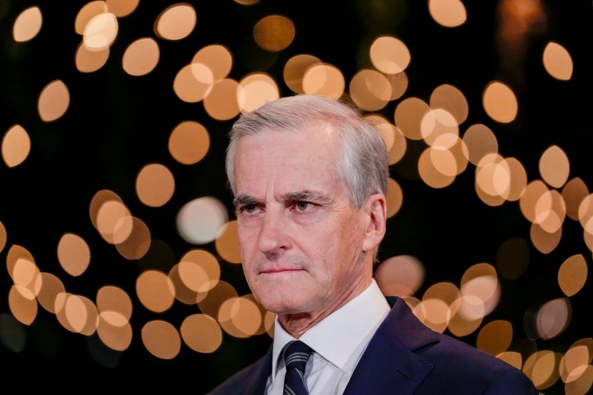 Åtte av ti Ap-velgere mener ifølge en måling at Norge bør slutte opp om et internasjonalt forbud mot atomvåpen, men statsminister Jonas Gahr Støre (Ap) er ikke enig og mener at det vil være uklokt. Foto: Javad Parsa/NTB