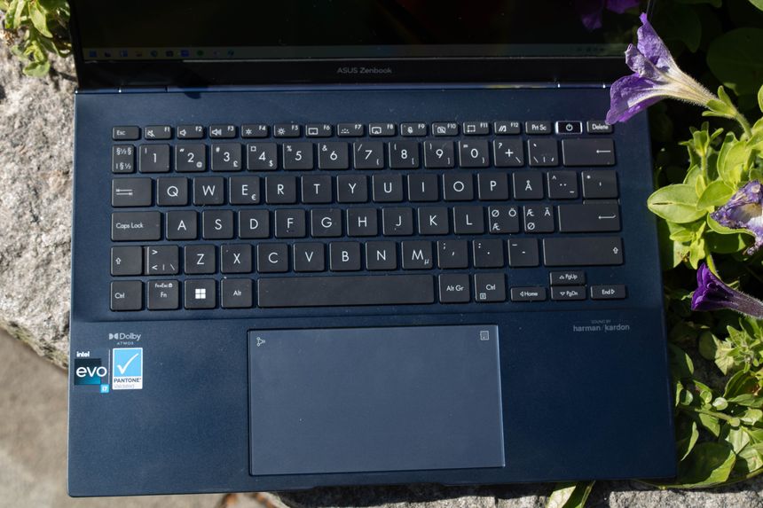 Tastaturet og styreflaten er begge av godt kaliber, til tross for enter-tasten, som vi heller skulle sett var høyere. Foto: Oskar Hope-Paulsrud