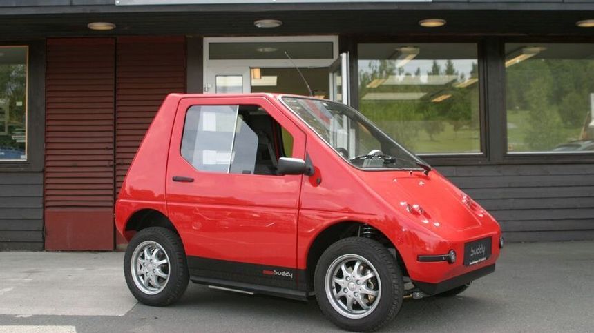 Det var en KEWET El-Jet 2, seinere kjent som Buddy, som fikk pionerskiltet EL10000. Den var da klassifisert som personbil. Bildet viser et liknende karosseri, men etter hva vi forstår er det ikke samme modell. Bilde:  Truls Tunmo