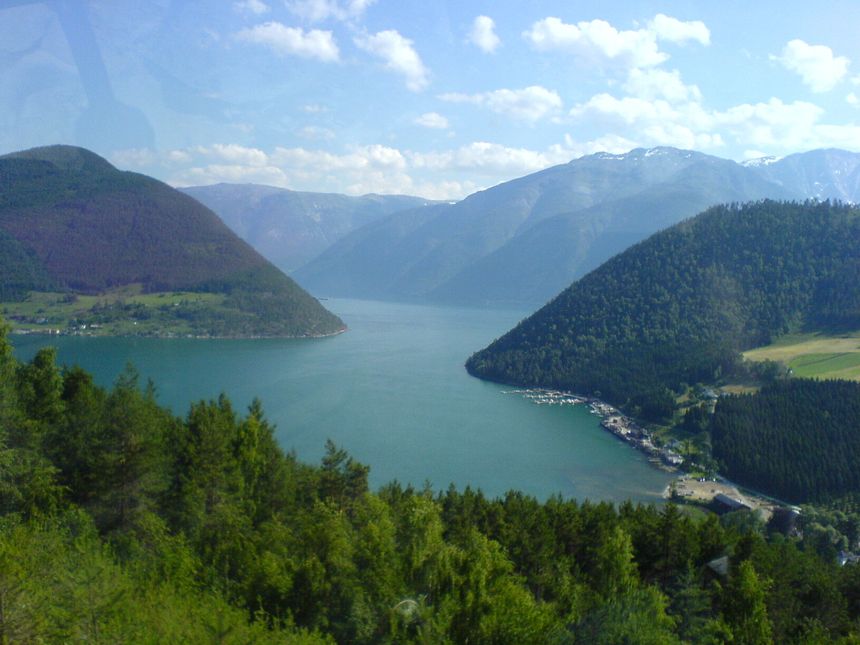 Eidfjorden i 2005, fotografert med en Sony Ericsson K750i mobiltelefon. Bildekvaliteten er ikke akkurat imponerende. Foto: Are Thunes Samsonsen