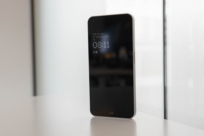 Telefonen har en helt ren Android-versjon, det eneste Nothing har endret, er fonten på overskrifter og klokken Foto: Oskar Hope-Paulsrud