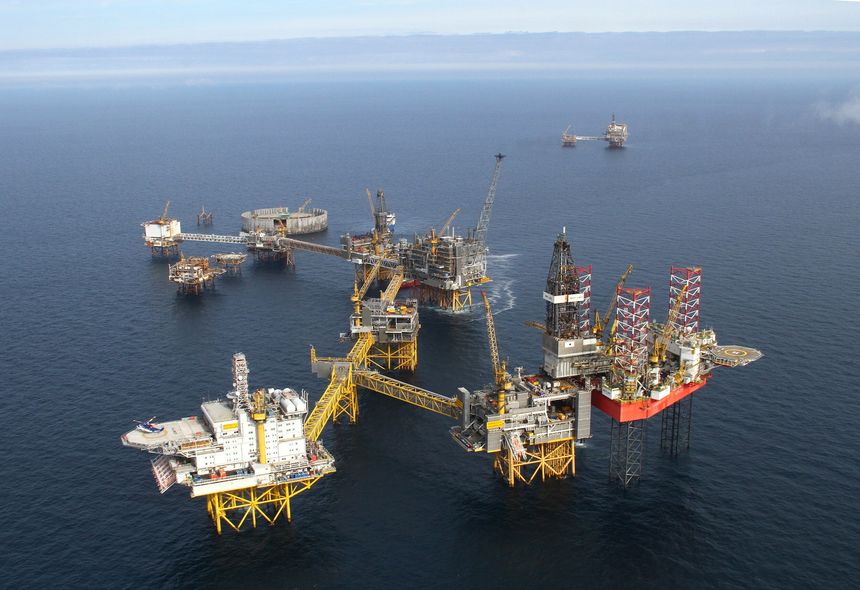 Ekofisk-komplekset i Nordsjøen rundt 320 kilometer sørvest for Stavanger. Dette feltet ble oppdaget av Phillips Petroleum Company i 1969 og betydde starten på det norske oljeeventyret. Produksjonen har pågått siden 1971. Foto: Conoco Phillips