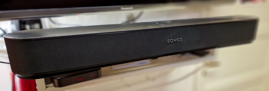 Sonos Beam låter helt forskjellig når den får hjelp av en Sub Mini. Rett og slett mye bedre. Foto: Odd Richard Valmot