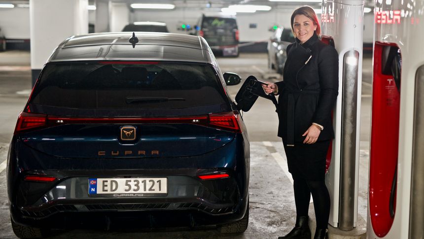 Christina Bu, generalsekretær i Norsk Elbilforening, forventer at ladeprisene går ned når strømprisene går ned. Foto:  Mathias Klingenberg (arkiv)