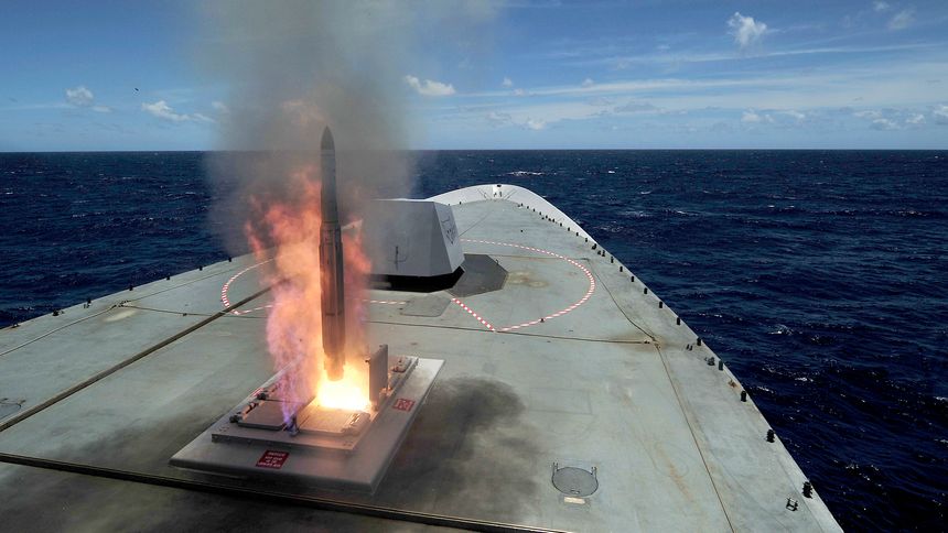 Et ESSM luftvernmissil skytes fra KNM Fridtjof Nansen under øvelsen RIMPAC 2014. Foto: Marthe Brendefur/Forsvaret
