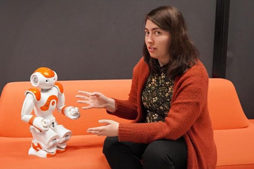 I prosjektet brukte van Otterdijk en Pepper-robot. Dette er en mini-versjon. Foto: Elina Melteig/UiO