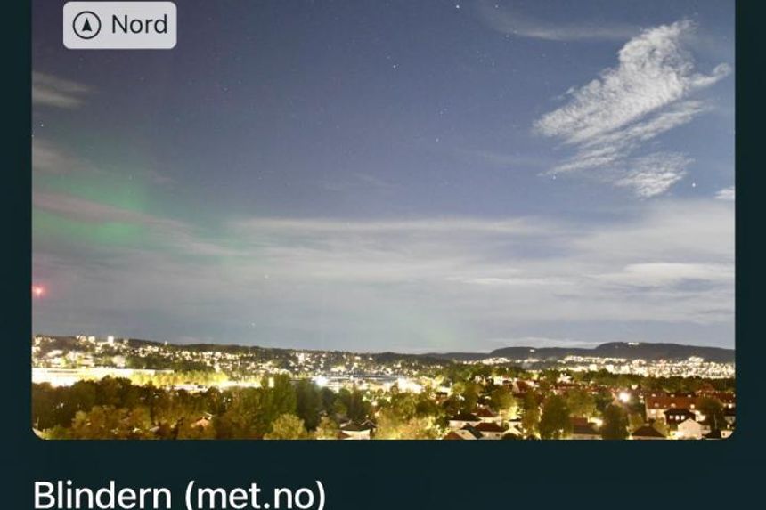 Screenshot fra værkameraet på Blindern viser svakt nordlys i nord. Aditi Bhatnagar bruker værkameraene til å se når det er gode forhold for å se på nordlys. Foto:  Met.no