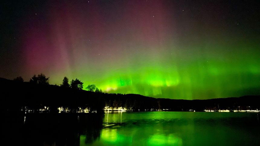 Slik så nordlyset ut på Sognsvann i Oslo i oktober 2022. Foto:  Aditi Bhatnagar