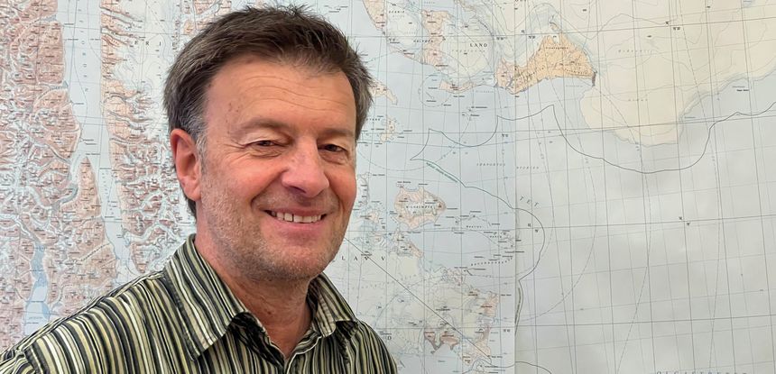 Professor Andreas Kääb er en av arkitektene bak den nye satellittovervåkningen av isbreene og permafrosten på jorda. Foto:  Yngve Vogt/Apollon