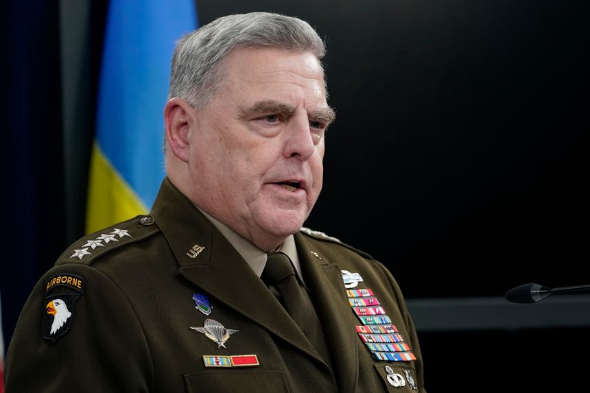 USAs forsvarssjef Mark Milley har gjentatte ganger stilt spørsmål ved om Ukraina rent militært vil være i stand til å gjenerobre Krim-halvøya fra Russland. Foto: Susan Walsh/ AP/ NTB