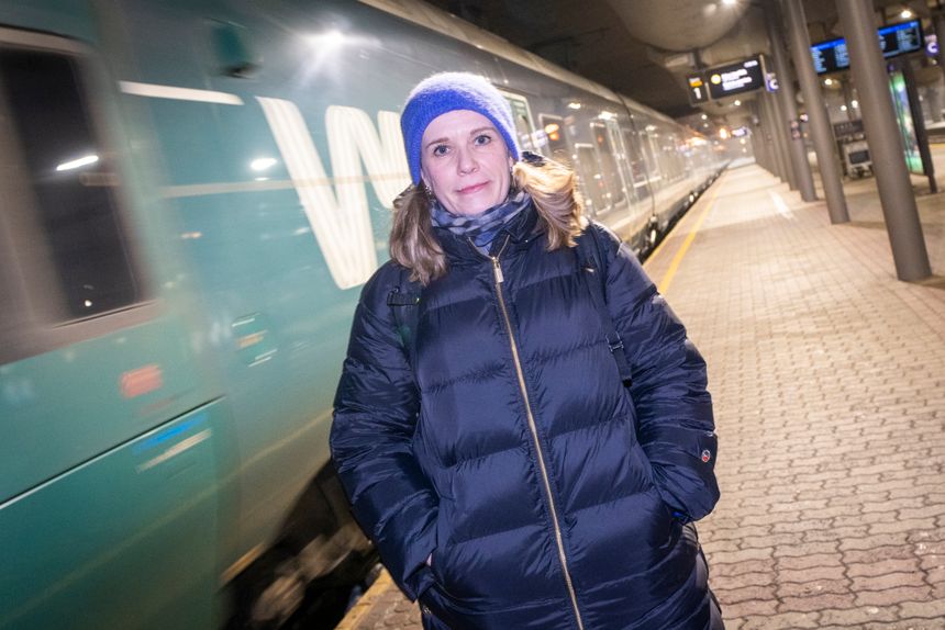 Hilde Marie Braaten i Bane Nor forteller om en vellykket testkjøring på Follobanen. Foto: Heiko Junge/NTB