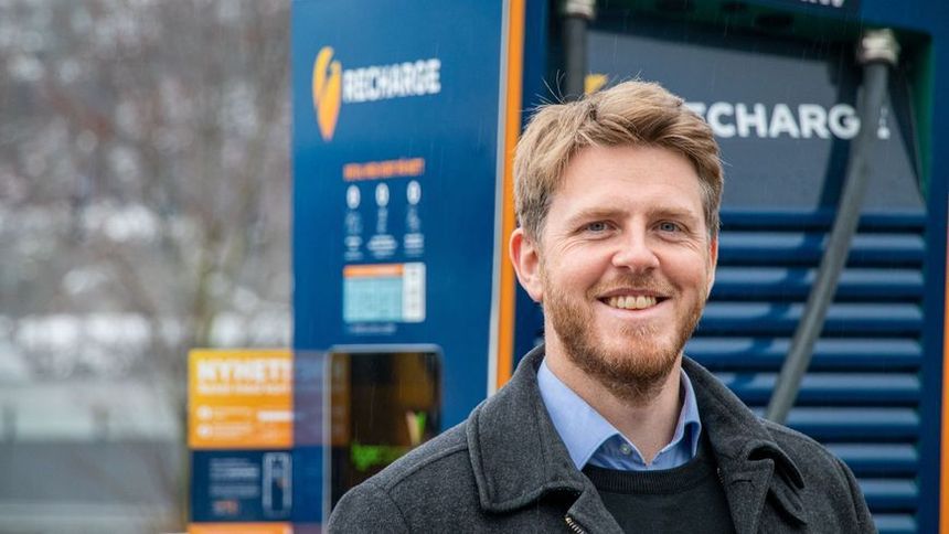 Stian Mathias er næringspolitisk leder i Recharge. Han sier det er mye utstyr som må byttes ut. Foto:  Marius Valle