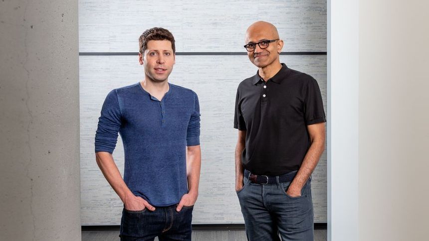 OpenAI-grunnlegger Sam Altman (t.v.) og Microsofts toppsjef Satya Nadella i 2019, da selskapene etablerte et nært samarbeid. Foto: Scott Eklund/Red Box Picture/Microsoft