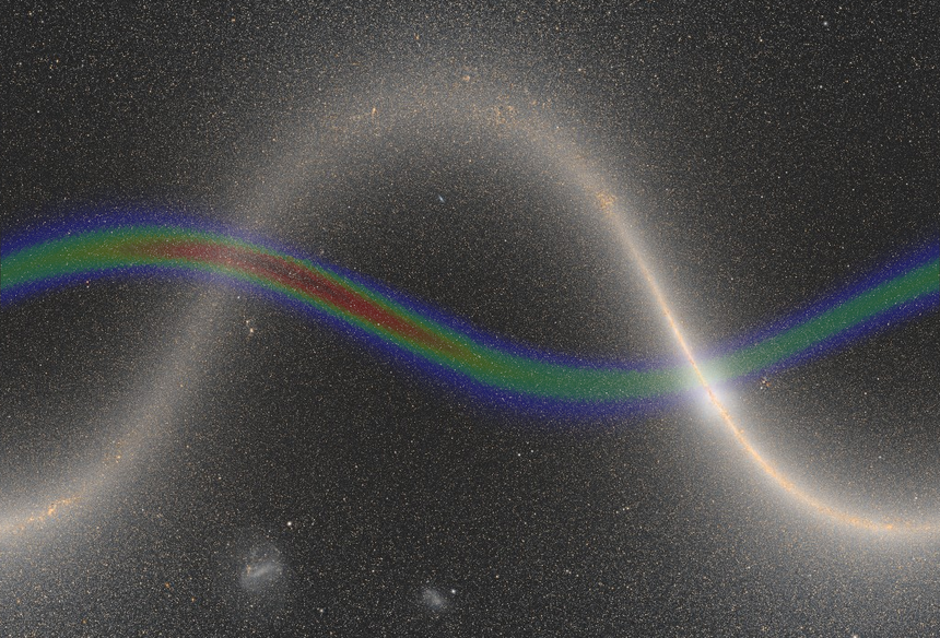 Her ser du stjernehimmelen sett med WISE-teleskopet. Den lyse linjen viser Melkeveien. Planet ni vil etter beregningene ligge innenfor det fargede båndet. Den dypeste fargen er der det er mest sannsynlig at den vil være. Dersom den ligger mellom 300 og 500 AU unna, mener Næss at det vil være mulig å lete i store deler av det sannsynlige området, og dermed enten finne den eller avkrefte at den er der. Dersom den ligger lengre ute, er det bare en liten del av området som kan avklares. Illustrasjon: Sigurd Kirkevold Næss