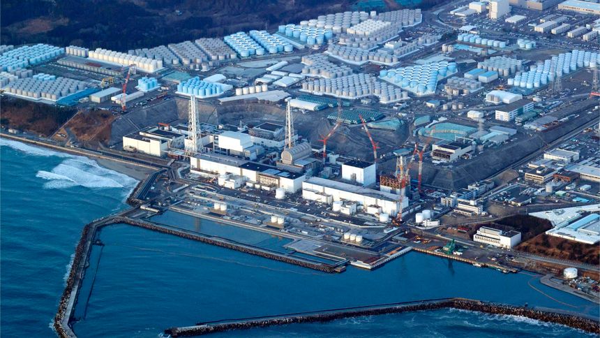 Slik ser det japanske atomkraftverket i Fukushima ut tolv år etter at en tsunami skyllet over området og skapte store ødeleggelser. Foto:  Miyano/Kyodo News via AP, NTB