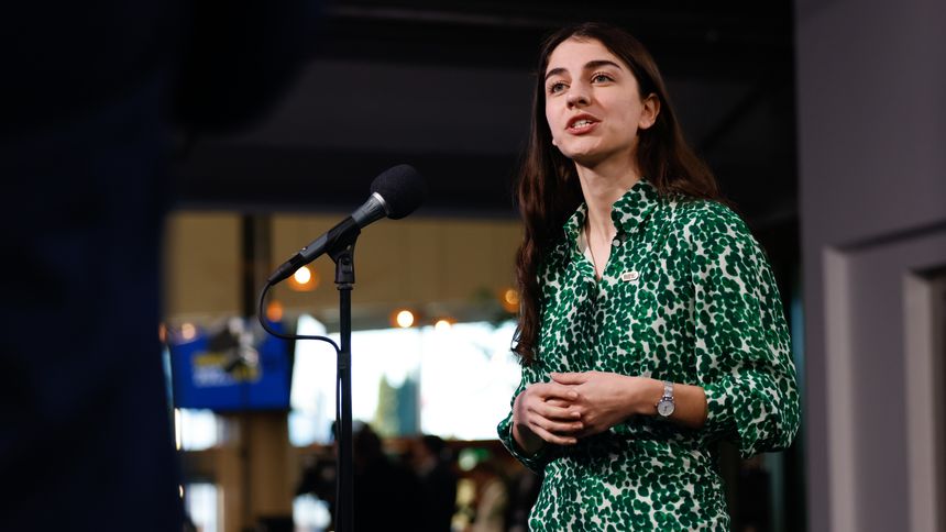 Den svenske klima- og miljøministeren Romina Pourmokhtari er fornøyd med nyheten fra Vattenfall. Foto:  Johannes Frandsen
