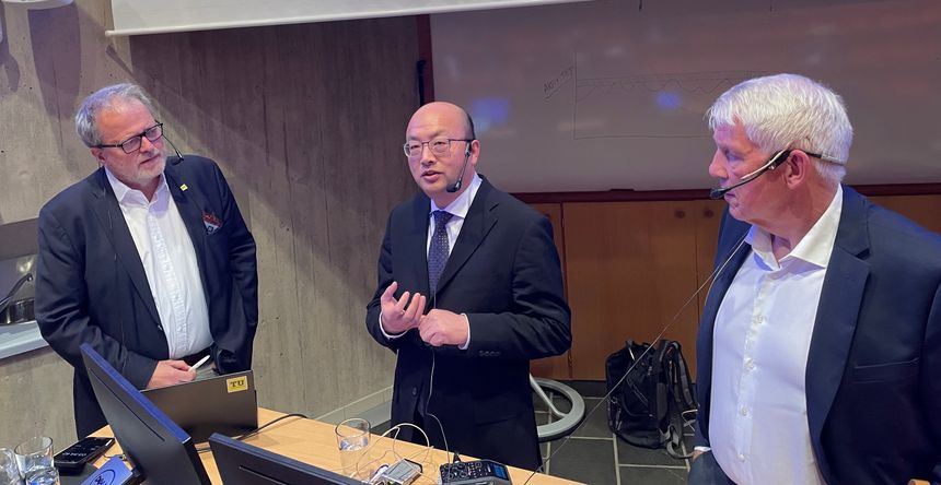 Podkast for åpen scene i Stavanger, ved Jan Moberg (t.v.), Tao Yang og Odd Richard Valmot. Foto:  Tor Inge Waag/NTVA