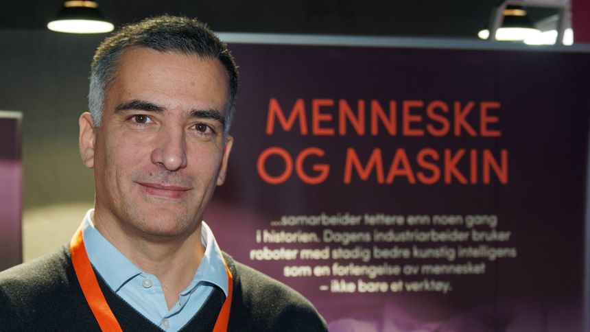 Bedriften som Manuel Oliveira leder, begynte med forskningsprosjektet HuMan. Det skulle lage teknologiske løsninger for å hjelpe fabrikkarbeidere både fysisk og med kunnskap. Foto: KIT-AR