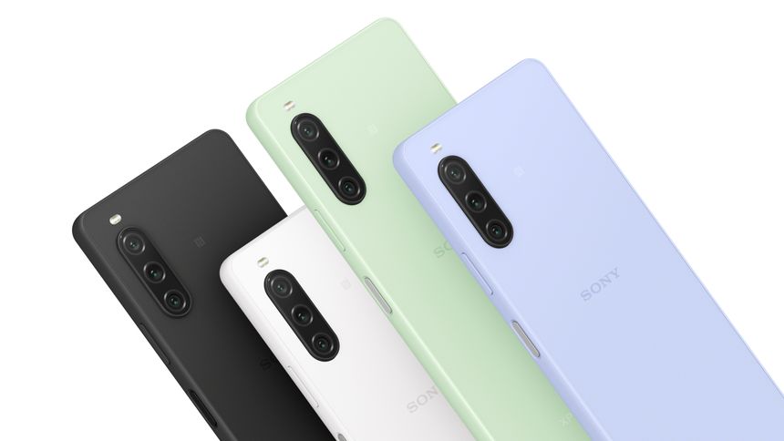 Baksiden i plast på Xperia 10 V reduserer behovet for deksel og gjør at fargene kan slippe ut i dagslyset. Foto: Sony