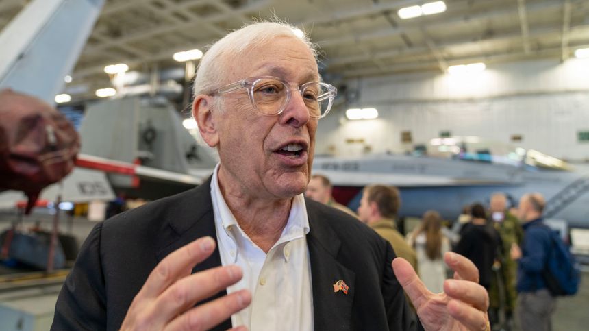 USAs ambassadør til Norge, Marc Nathanson, tror det blir bra for mannskapet å få oppleve «underverkene i det moderne Oslo». Foto:  Håkon Mosvold Larsen, NTB