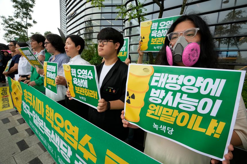 Japans plan om å pumpe radioaktivt kjølevann fra det ødelagte Fukushima-atomkraftverket møtes av protester fra miljøvernere. Foto:  AP/NTB