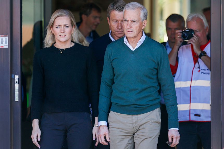 Statsminister Jonas Gahr Støre (Ap), justis- og beredskapsminister Emilie Enger Mehl (Sp) og olje- og energiminister Terje Aasland (Ap) besøker Ringerike kommune og Gran kommune i forbindelse med konsekvensene av ekstremværet Hans. Foto: Frederik Ringnes