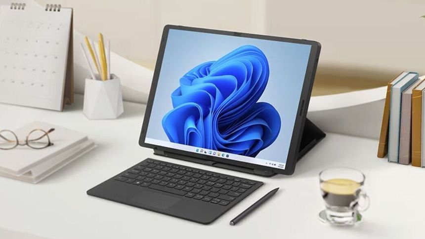 Maskinen kan også brukes som en «vanlig» PC med 17-tommers skjerm og separat tastatur. Foto: LG