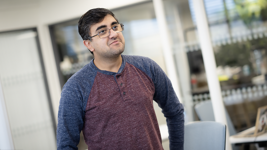 – Behovet for ansatte med digital sikkerhetskompetanse øker år for år, sier førsteamanuensis Muhammad Mudassar Yamin ved NTNU på Gjøvik. Foto: Kenneth Nordahl Pedersen/Gemini.no