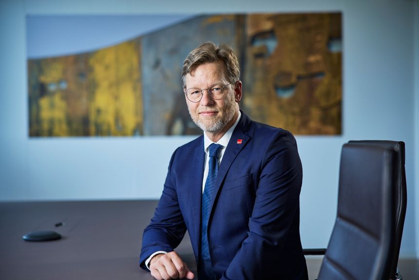 – Økte renter og fortsatt høye materialkostnader gjør at kundene er mer avventende og at det tar lengre tid å få i gang prosjekter, sier konsernsjef Jimmy Bengtsson i Veidekke. Foto:  Bård Gudim