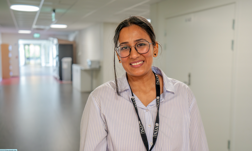 Anuja Vats forsker på hvordan maskinlæring kan gjøre pillekameraene bedre til å oppdage sykdommer. Foto: Mads Wang-Svendsen/Gemini