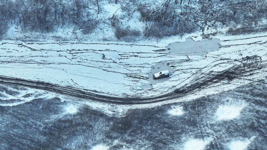 Utsyn fra en drone ved fronten i nærheten av Bakhmut i det sørøstlige Ukraina. Foto:  Alex Babenko / AP / NTB