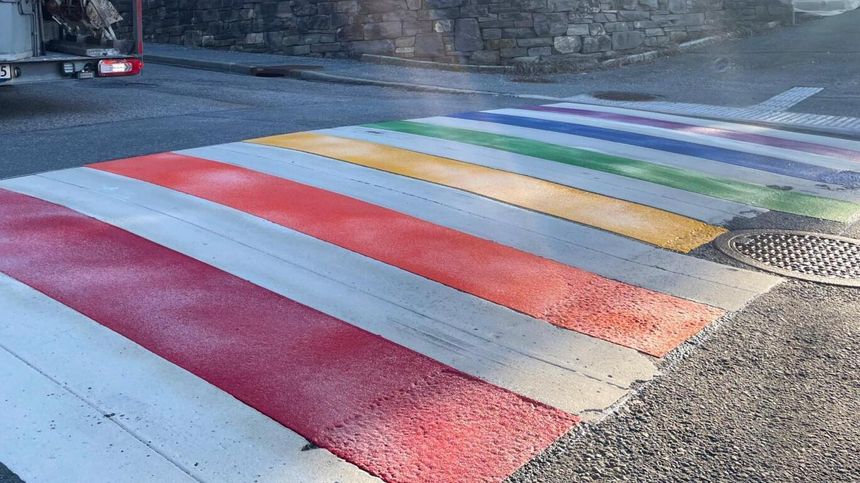 Verken Samferdselsdepartementet eller Statens vegvesen vil se slike fortgjengerfelt i fremtiden. Foto: Håvard Prestegården, Bergen kommune