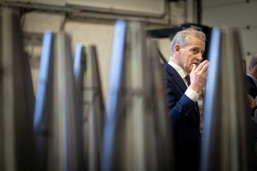 Regjeringen la frem en handlingsplan i 2023 hvor det står at nødvendige samfunnsfunksjoner ikke skal stå i strømkø. Mye taler for at det vil gjelde Nammo. Foto: Heiko Junge/NTB