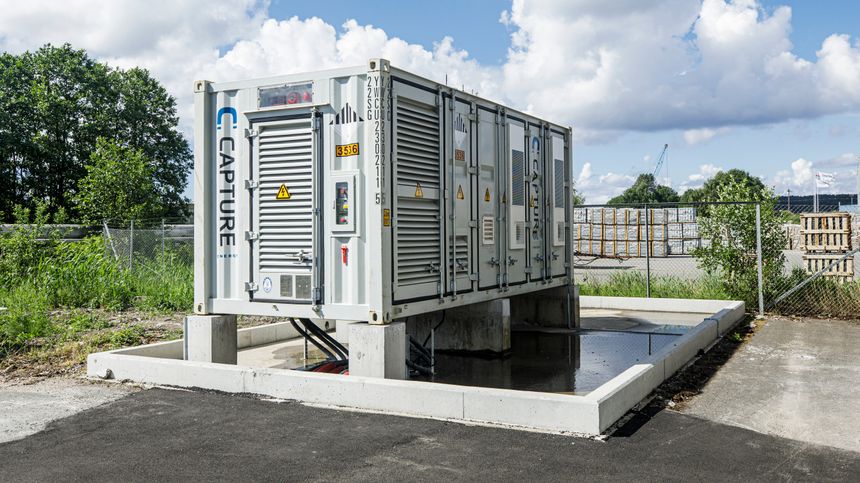 Restenergien i elbilbatteriene Hydrovolt får inn, går ikke til spille. Takket være Enova-støtte har de en batteribank på 1MWh hvor de kan lagre energien. Ved full produksjon er det de kan lagre i batteribanken, nesten nok til å drive utladings- og demonteringsanlegget. Foto: Thomas Bjørnflaten