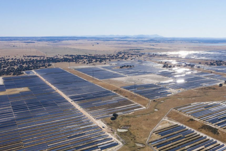 Solparken Talayuela Solar i den spanske regionen Extremadura eies av Statkraft og har en effekt på 300 MWp. Foto: Solarcentury