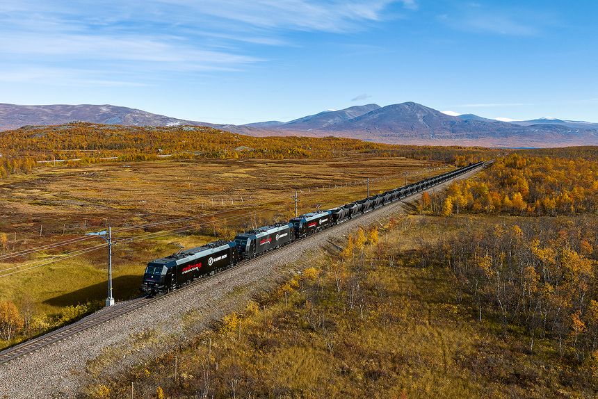 Ofotbanen er et viktig bindeledd for transport av malm, personer og varer mellom Norge og Sverige. Med tre naboland i Nato vil den få en enda viktigere rolle i beredskapssammenheng. Foto:  Miroslav Volek/Flickr