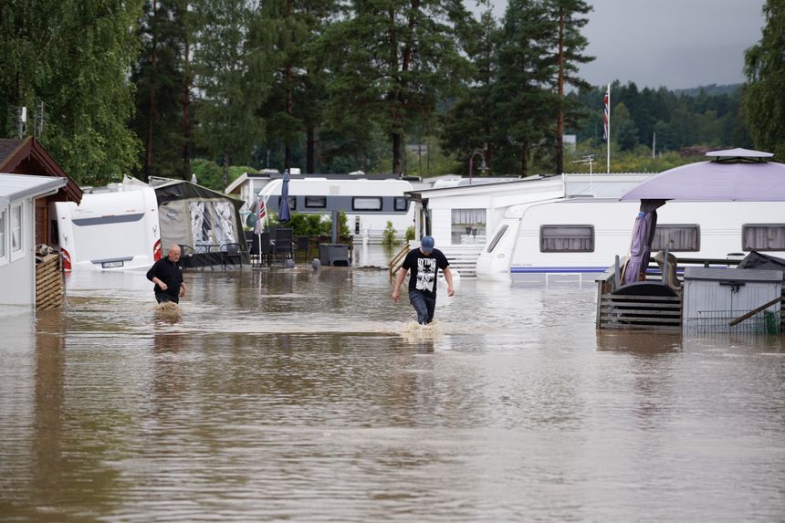 Slik så det ut sist gang Beverøya camping i Bø måtte evakueres i slutten av juli i år. Foto: Ole Berg-Rusten/NTB (arkiv)