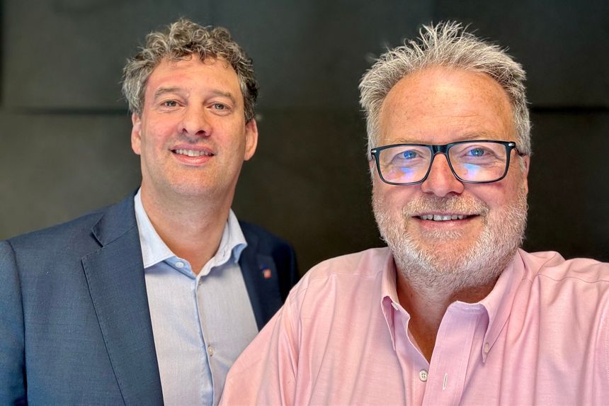 – Jeg har jo lyst til at når du er i Bergen og skal til Stavanger, så tar du et Noemi-fly fordi det er det billigste og beste, sier Eric Lithun (t.v.) i Elfly Group til TUs Jan Moberg i podkasten Teknisk sett. Foto: Jan M. Moberg