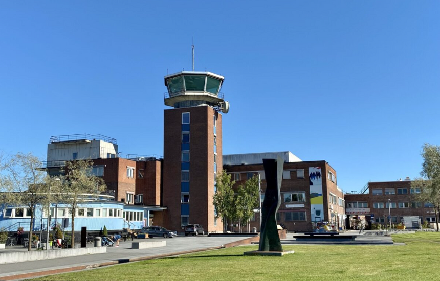 Flytårnområdet på Fornebu får et sentrumsområde rundt det gamle flytårnet. Det skal bli en levende, variert, grønn og klimasmart bydel med liv mellom husene. Foto: Judith Thomsen/Sintef
