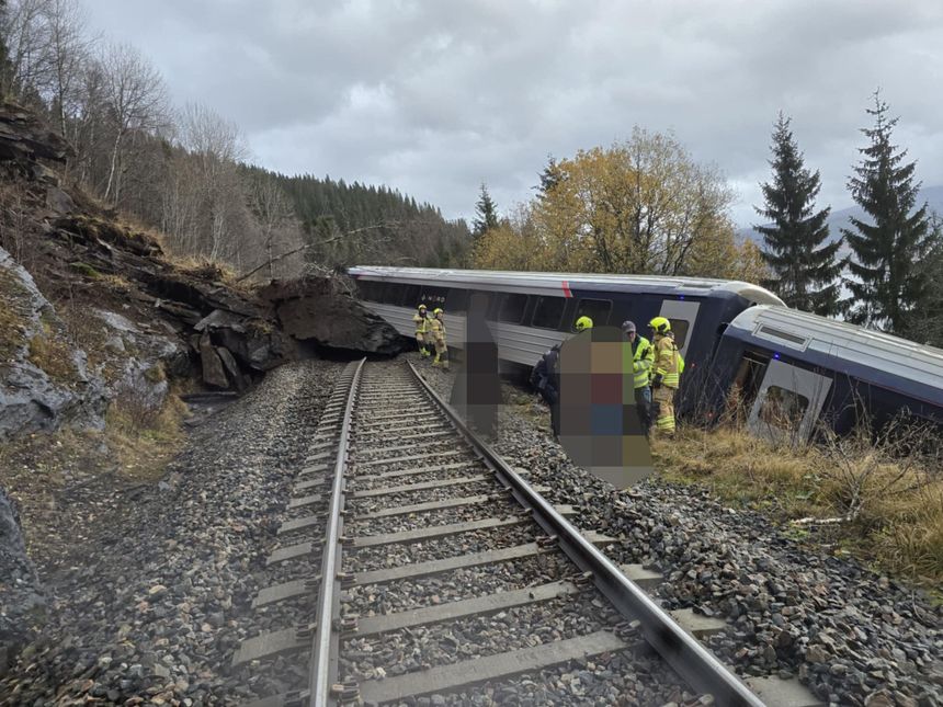 Lokføreren mistet livet da toget traff et steinras og sporet av. Foto:  Ingvart Strand Mølster / NRK / NTB