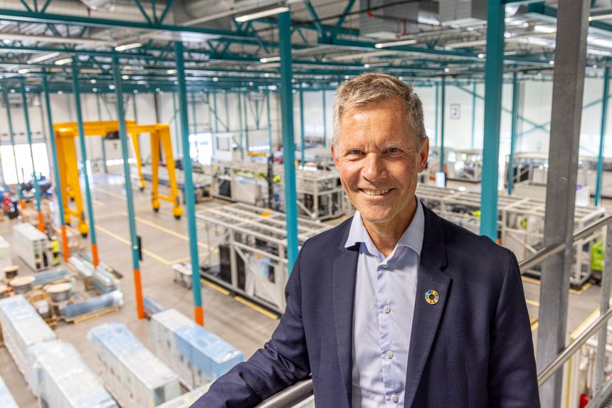 Solenergi er i ferd med å bli det vanlige på nye bygg – mer enn et tilvalg for å spare energi, mener Jon Helsingeng i Eaton.