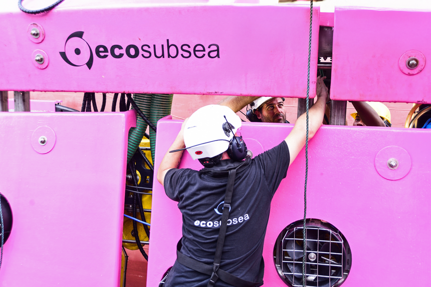 Ecosubsea har gått for rosa som sin farge. Det gjør at de skiller seg ut i havna i Singapore. Foto:  Ecosubsea