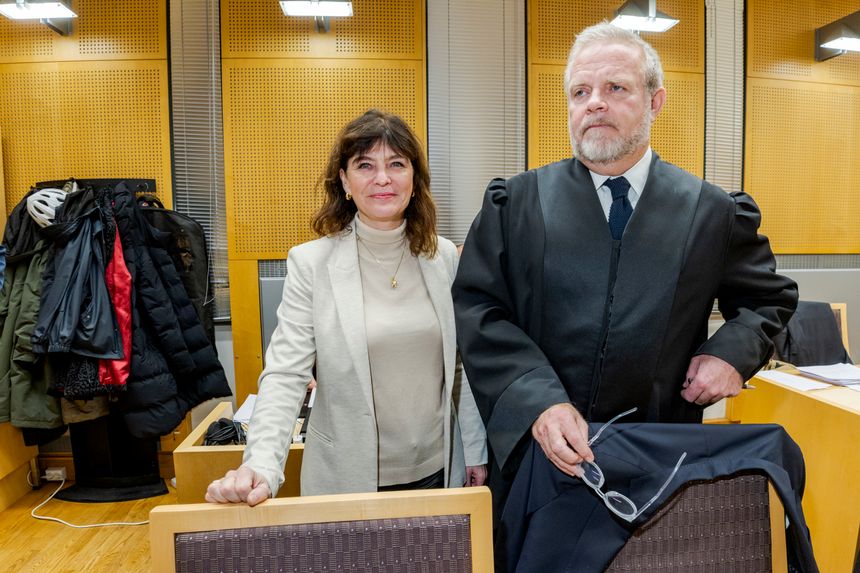 Advokat Jon Wessel-Aas sammen med direktør for Tinius-stiftelsen Kjersti Løken Stavrum under rettssaken om lovligheten av systemet for tilrettelagt innhenting. Foto: Arash A. Nejad